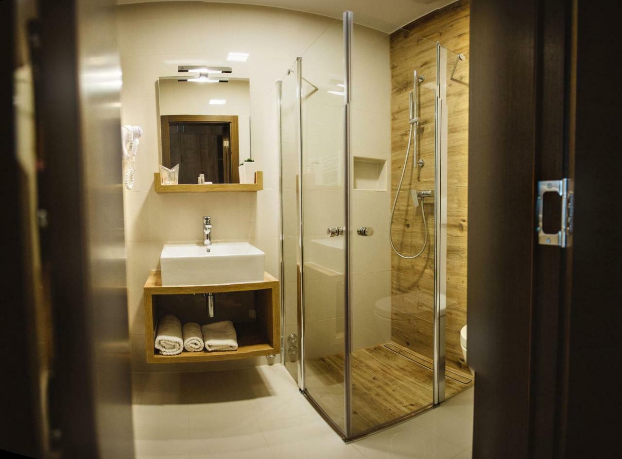 Hotel Zelenkrov Cepin Екстериор снимка