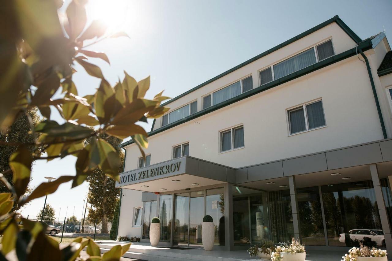 Hotel Zelenkrov Cepin Екстериор снимка