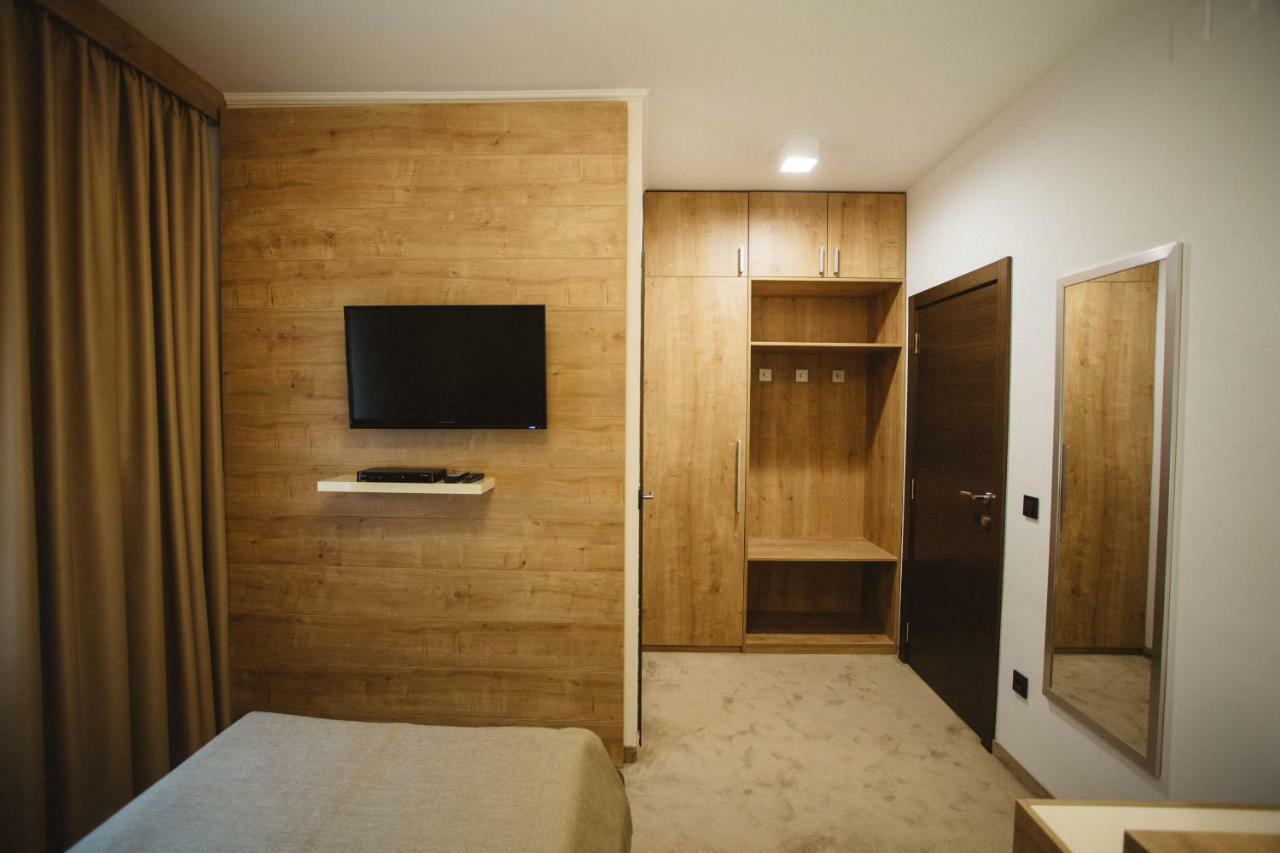 Hotel Zelenkrov Cepin Екстериор снимка
