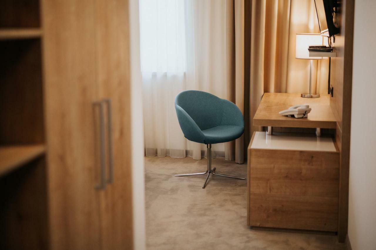 Hotel Zelenkrov Cepin Екстериор снимка