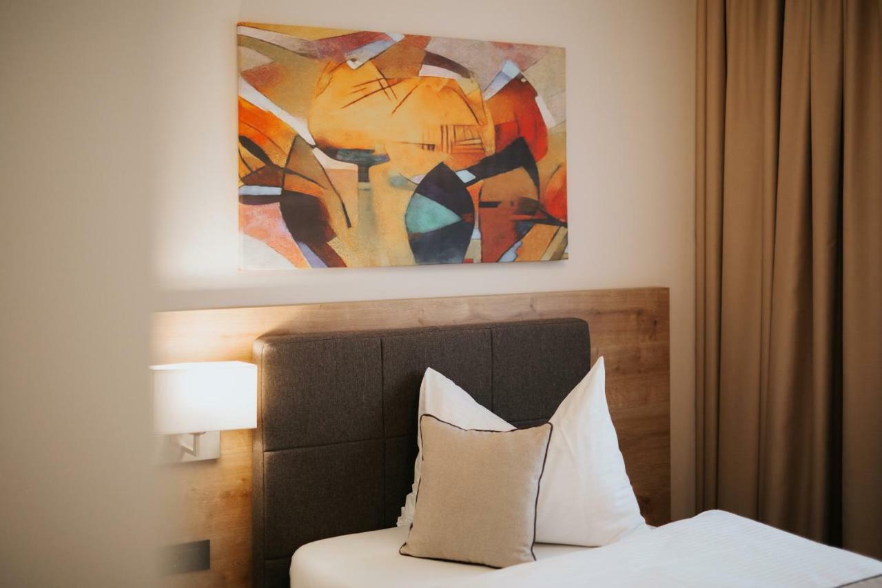 Hotel Zelenkrov Cepin Екстериор снимка
