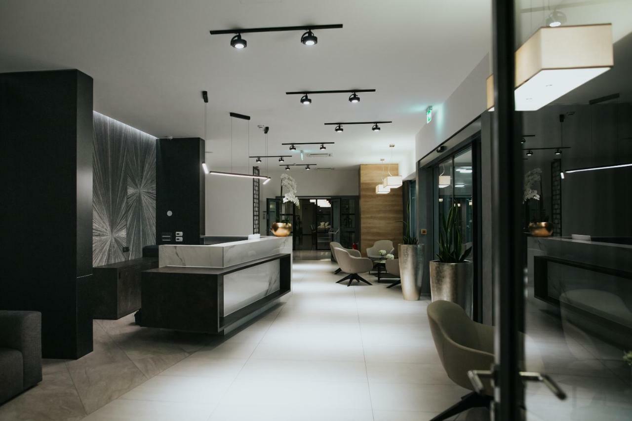 Hotel Zelenkrov Cepin Екстериор снимка
