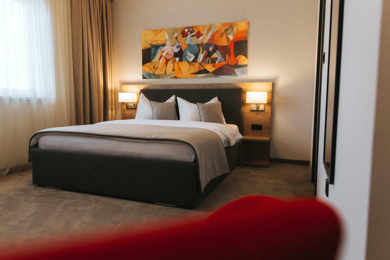 Hotel Zelenkrov Cepin Екстериор снимка